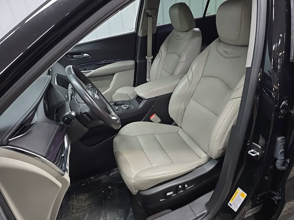 Used 2023 Cadillac XT4 Luxury w/ Cold Weather Package image 30