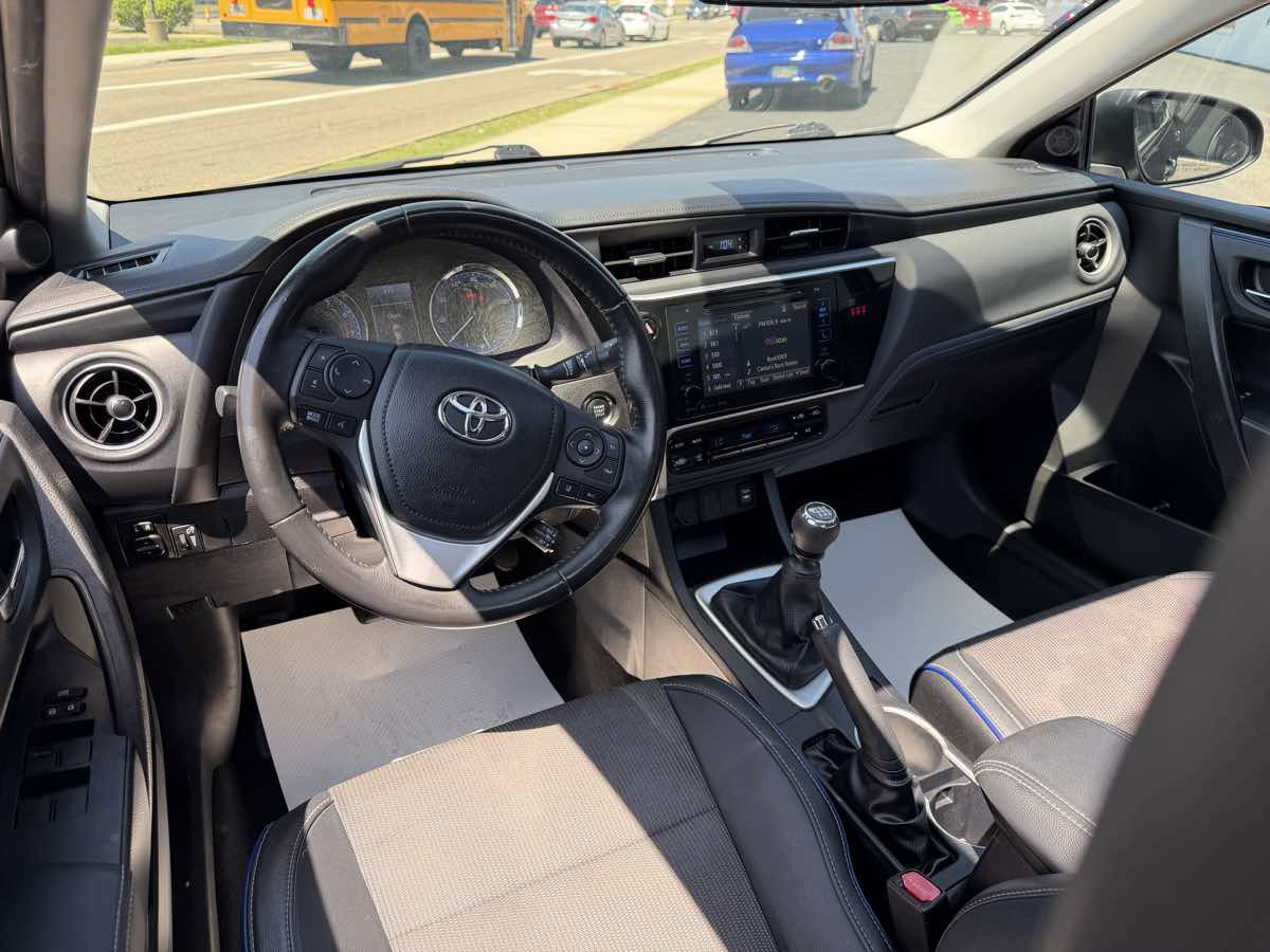 Used 2018 Toyota Corolla SE FWD image 12
