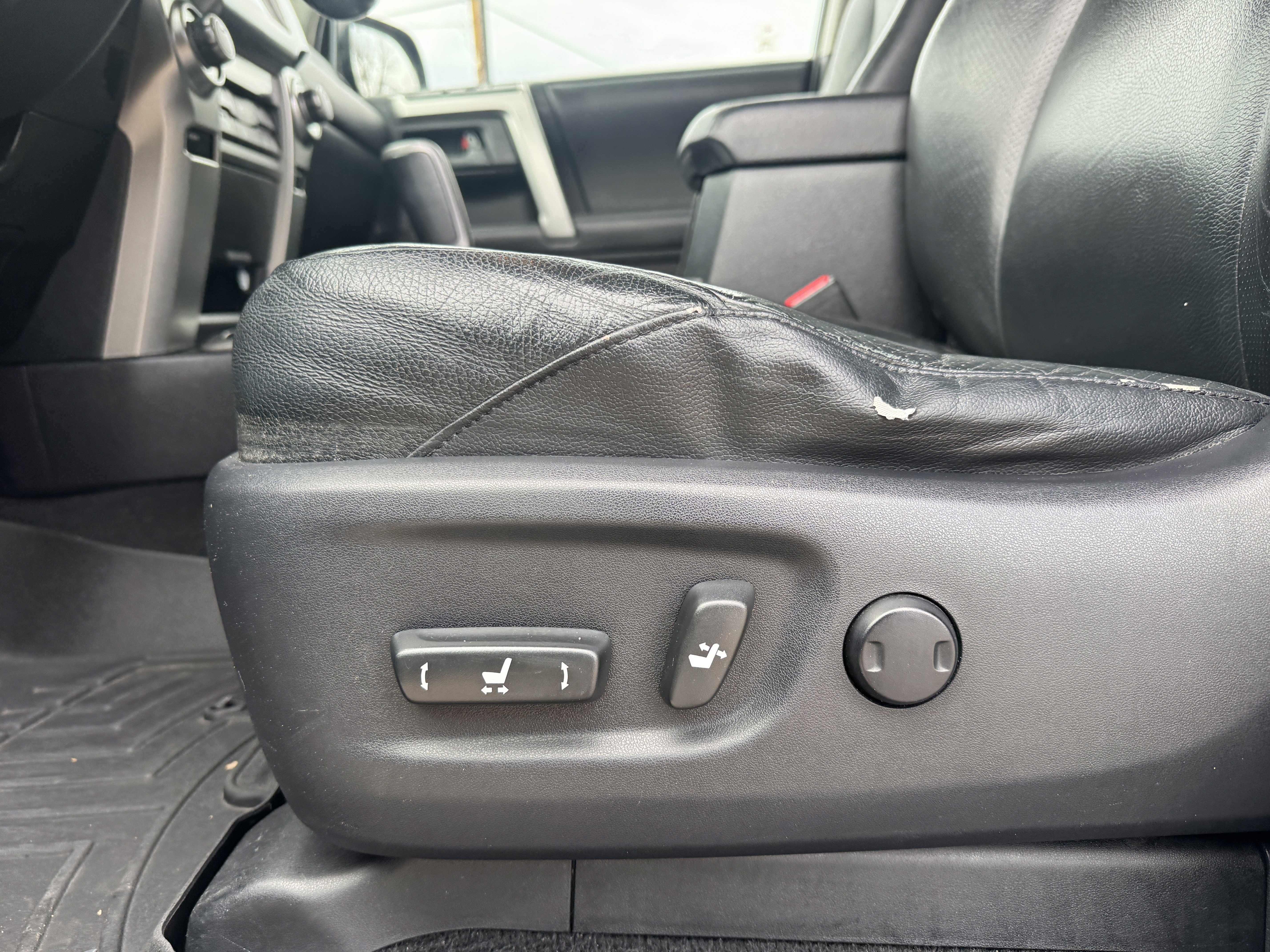 Used 2011 Toyota 4Runner Limited image 11