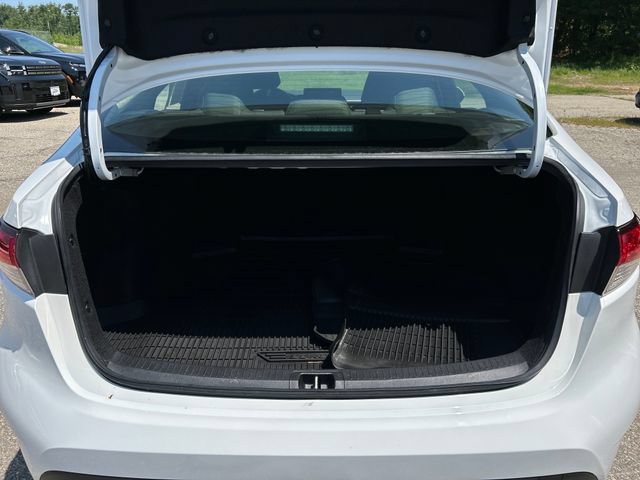 Used 2022 Toyota Corolla LE FWD image 25