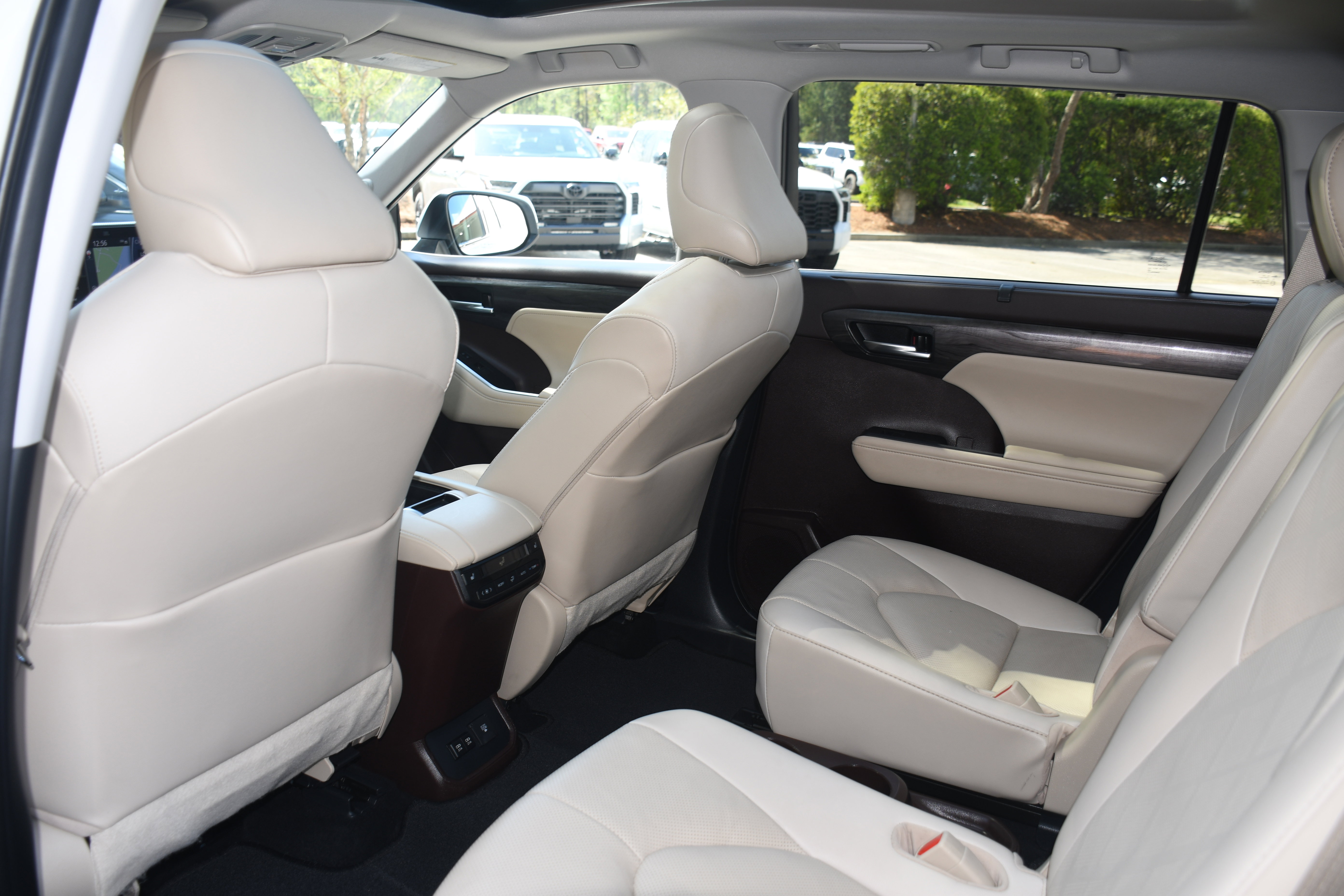 Used 2021 Toyota Highlander Platinum image 17