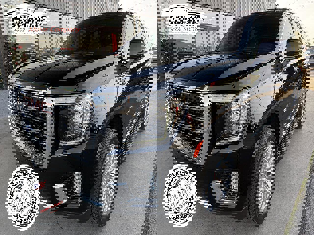 Used 2024 GMC Yukon SLT w/ SLT Luxury Package image 1