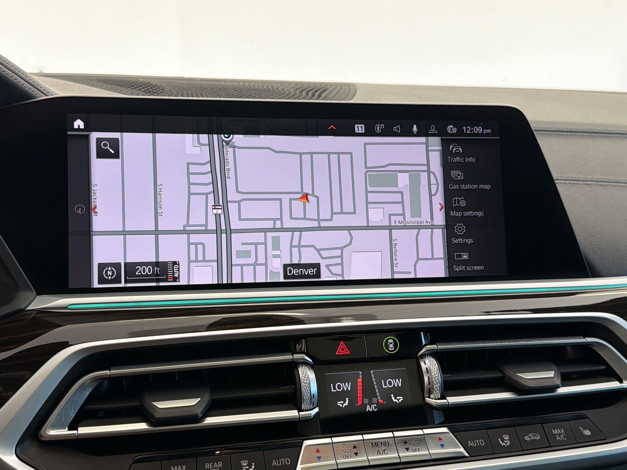 Used 2021 BMW X7 xDrive40i w/ M Sport Package AWD/4WD image 27