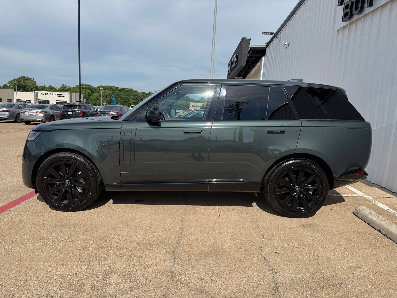 Used 2023 Land Rover Range Rover SE AWD/4WD image 3