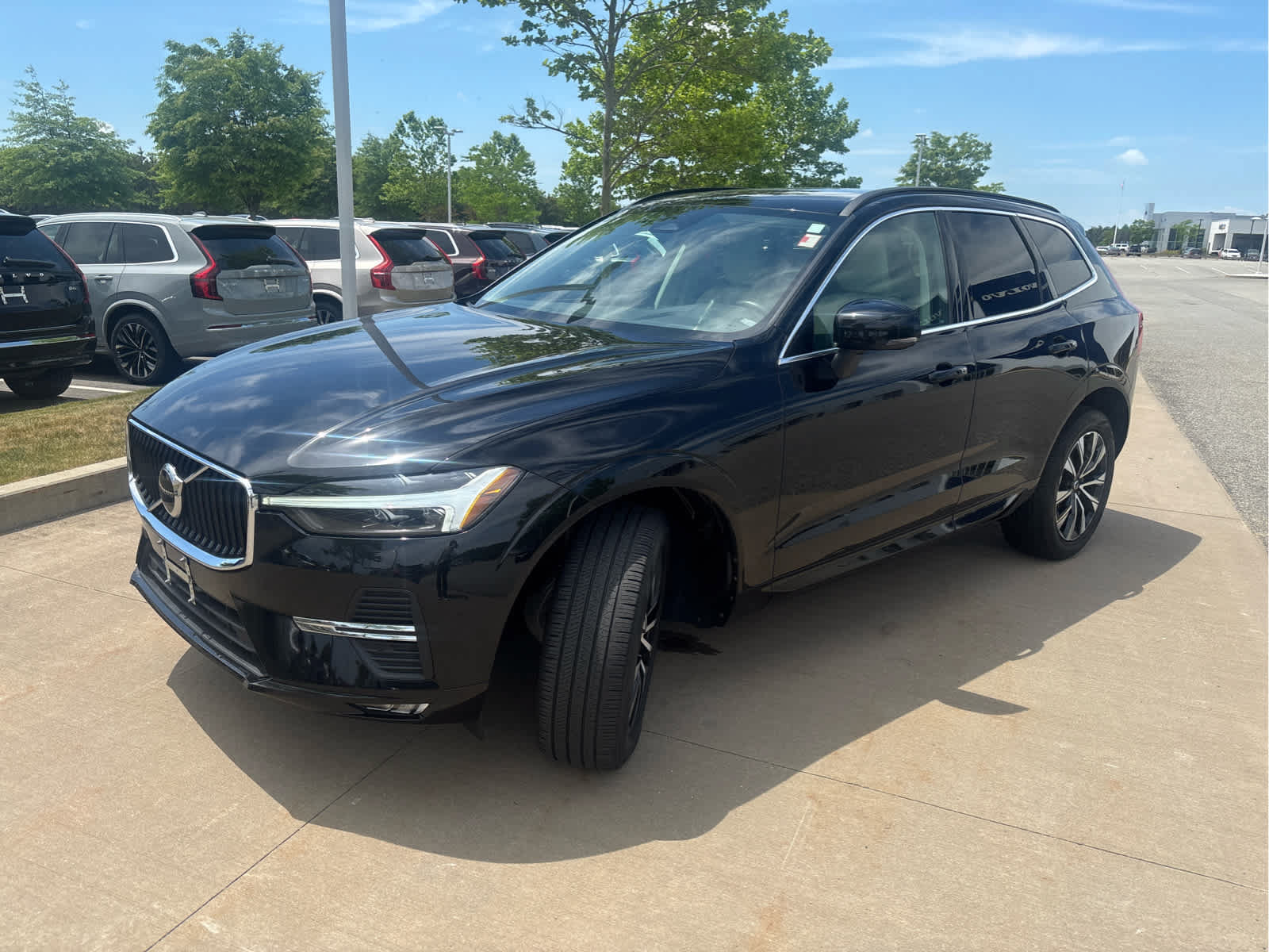 Used 2023 Volvo XC60 B5 Core w/ Climate Package AWD/4WD image 5