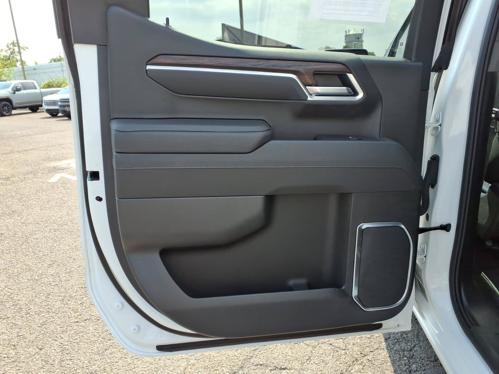Used 2025 GMC Sierra 1500 SLT AWD/4WD image 25