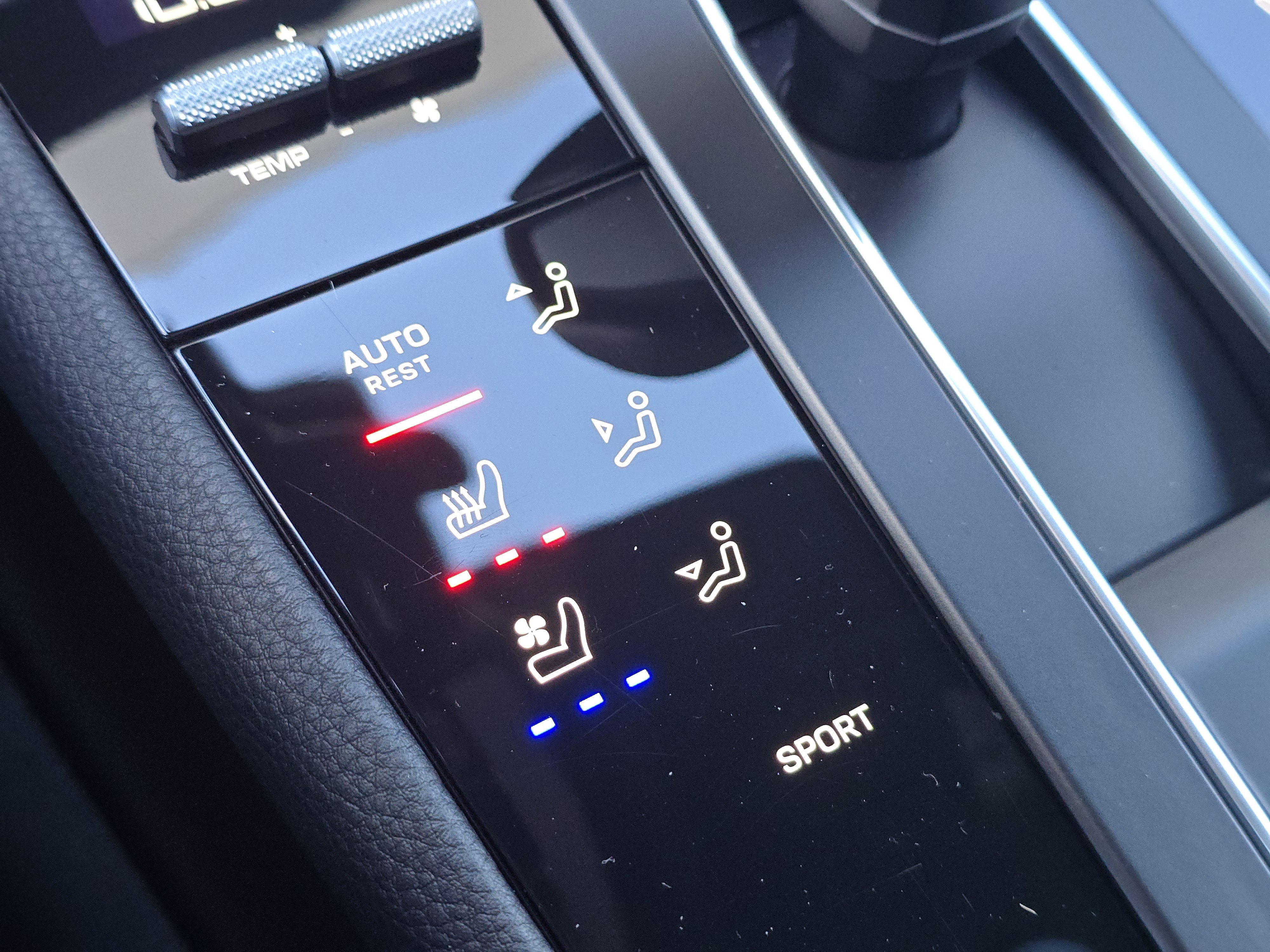 Certified 2025 Porsche Macan image 24