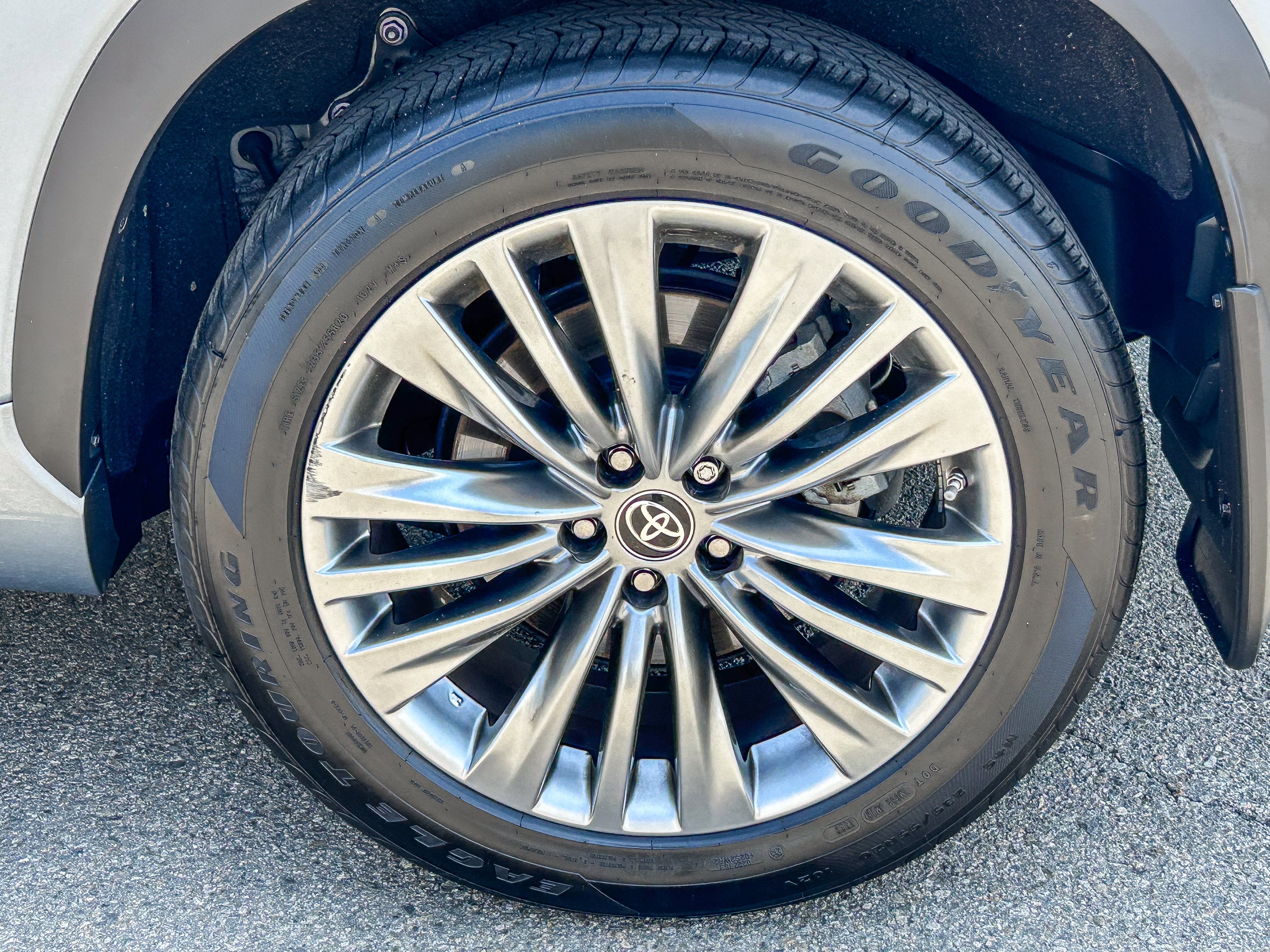 Used 2023 Toyota Highlander Platinum FWD image 11