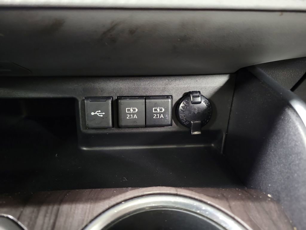 Used 2021 Toyota Highlander Limited image 18