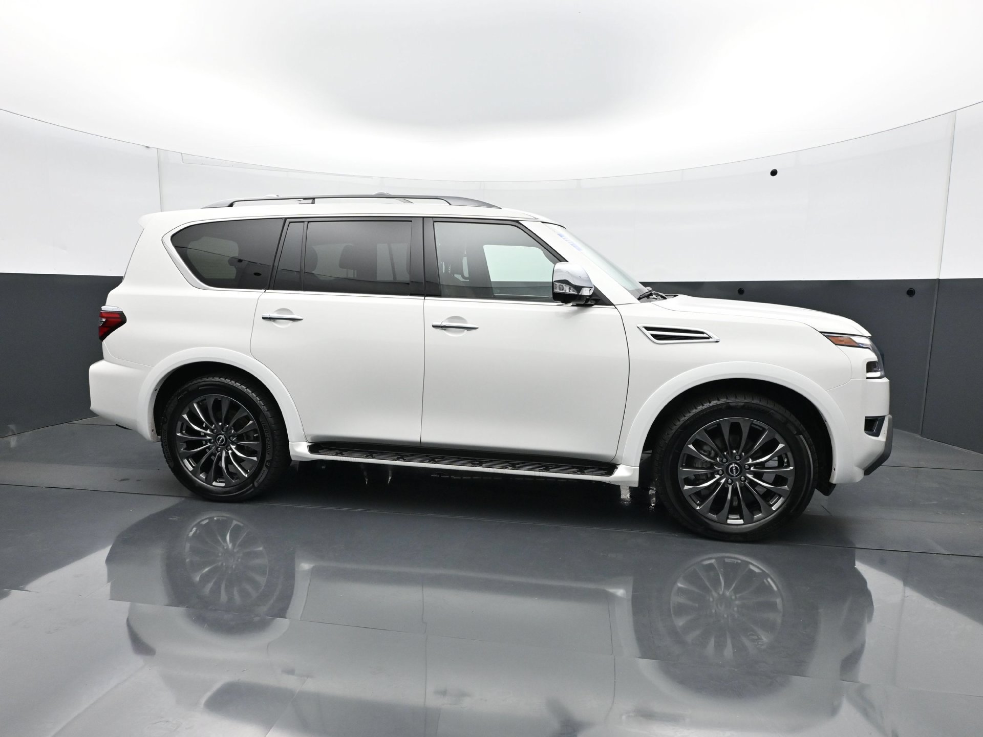 Used 2024 Nissan Armada Platinum w/ Captain's Chairs Package AWD/4WD image 8