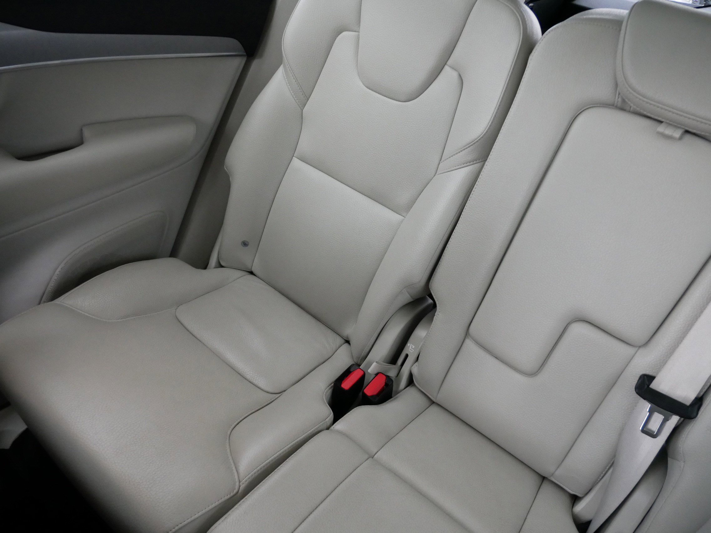 Used 2021 Volvo XC90 T5 Momentum w/ Climate Package image 12
