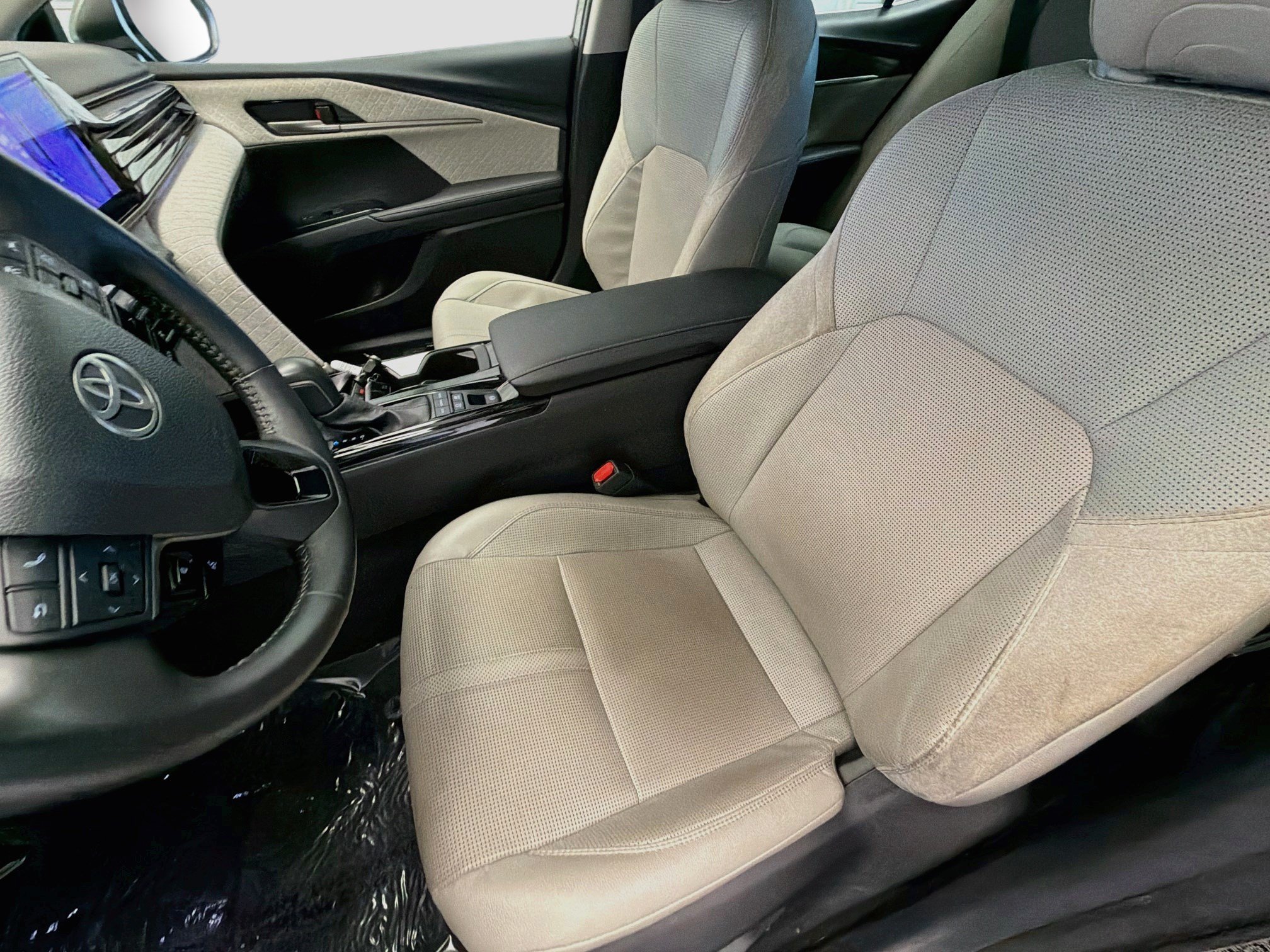 Used 2025 Toyota Camry XLE FWD image 11
