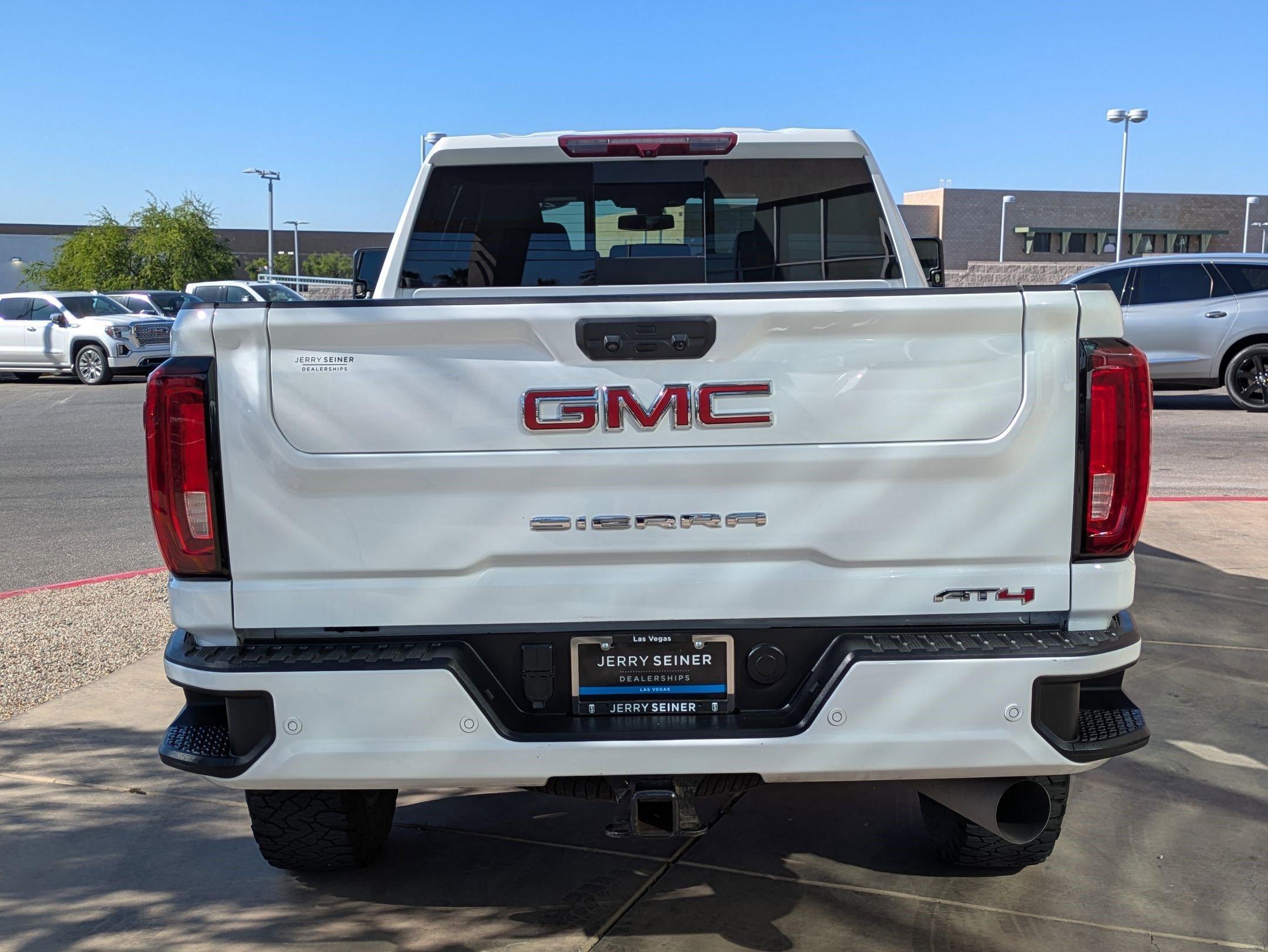 Used 2023 GMC Sierra 3500 AT4 w/ AT4 Preferred Package AWD/4WD image 4