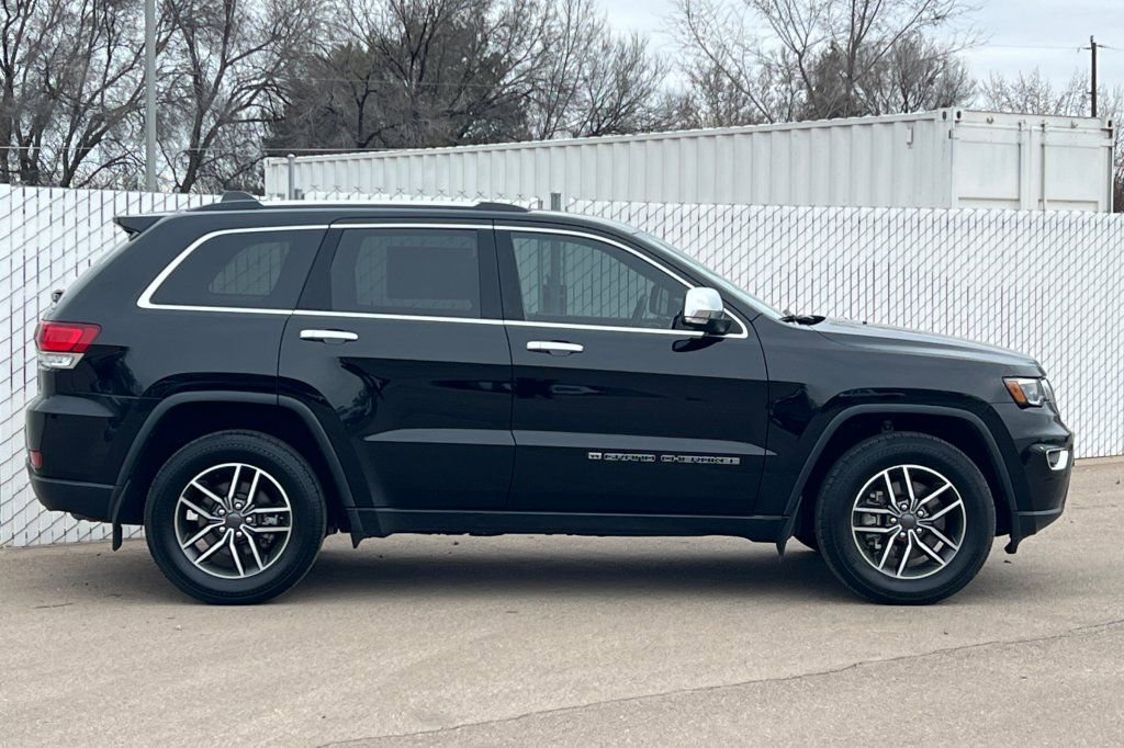 Used 2022 Jeep Grand Cherokee Limited w/ Trailer Tow Group IV image 3