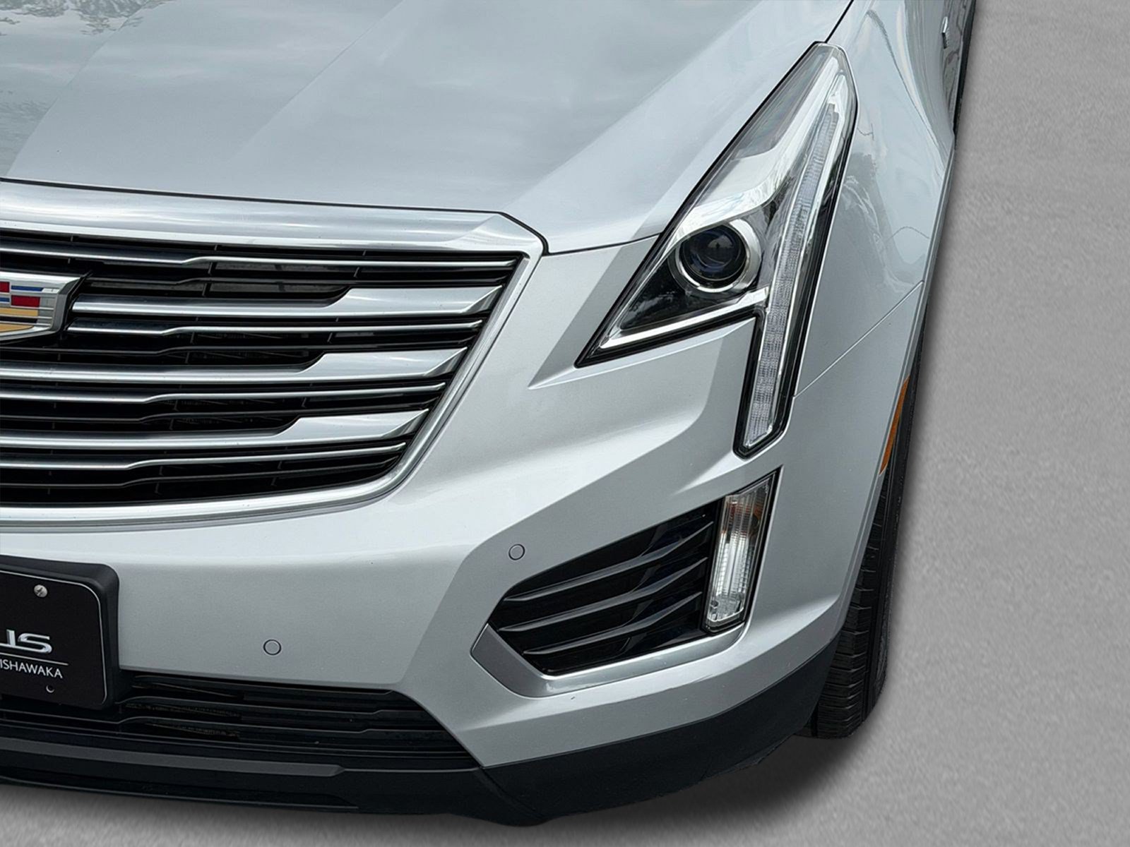 Used 2018 Cadillac XT5 Luxury w/ Driver Awareness Package AWD/4WD image 12