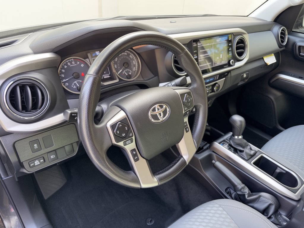 Used 2022 Toyota Tacoma SR5 w/ Technology Package RWD image 4