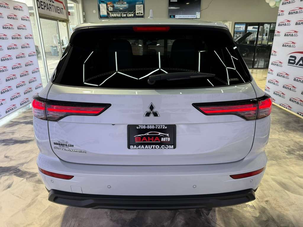 Used 2025 Mitsubishi Outlander Trail Edition image 9