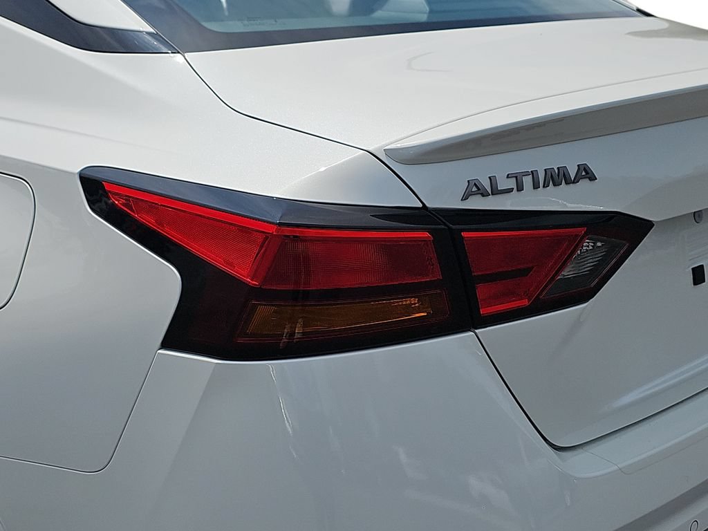 Used 2025 Nissan Altima 2.5 SL FWD image 34