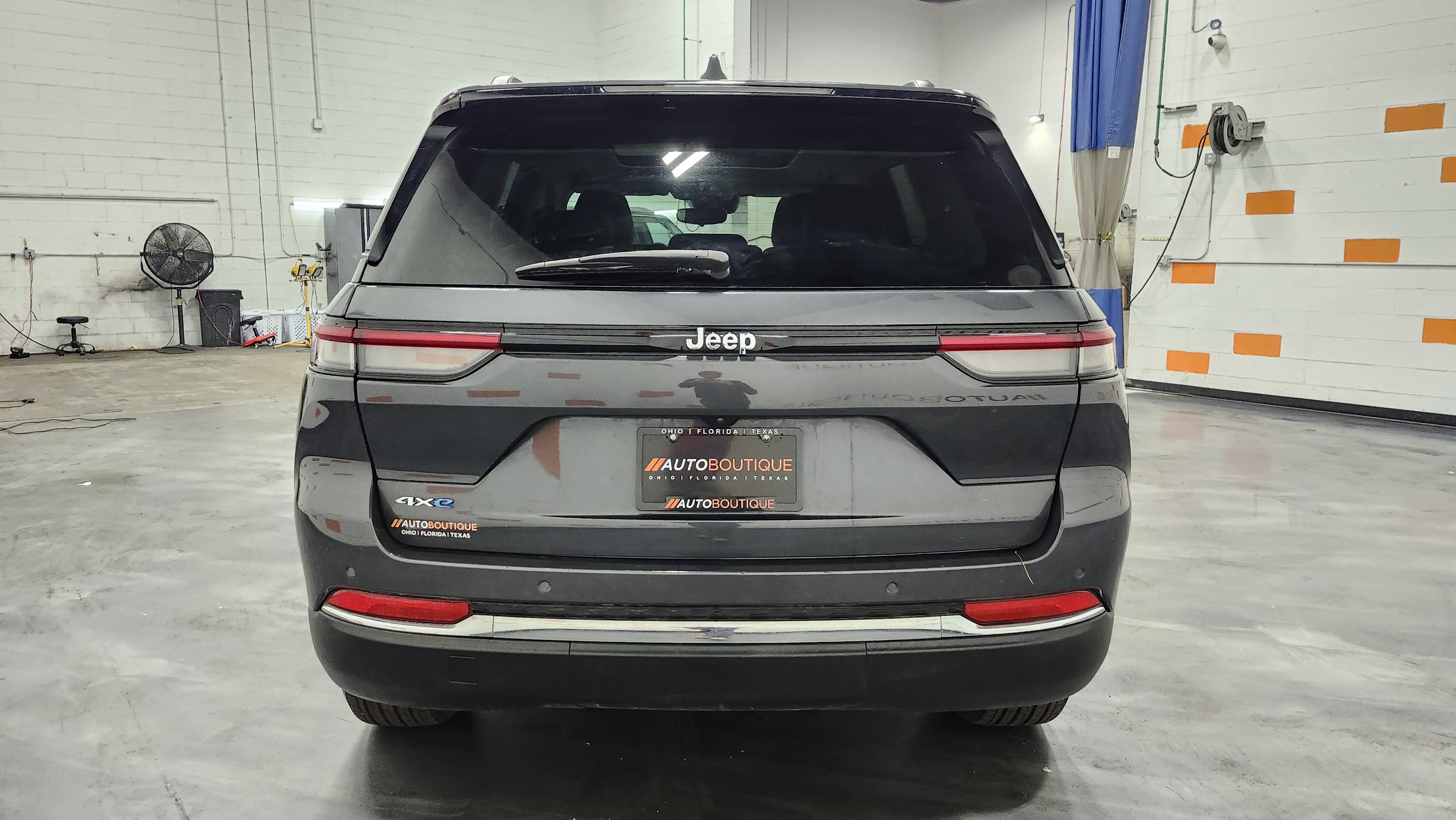 Used 2023 Jeep Grand Cherokee 4WD 4xe image 18