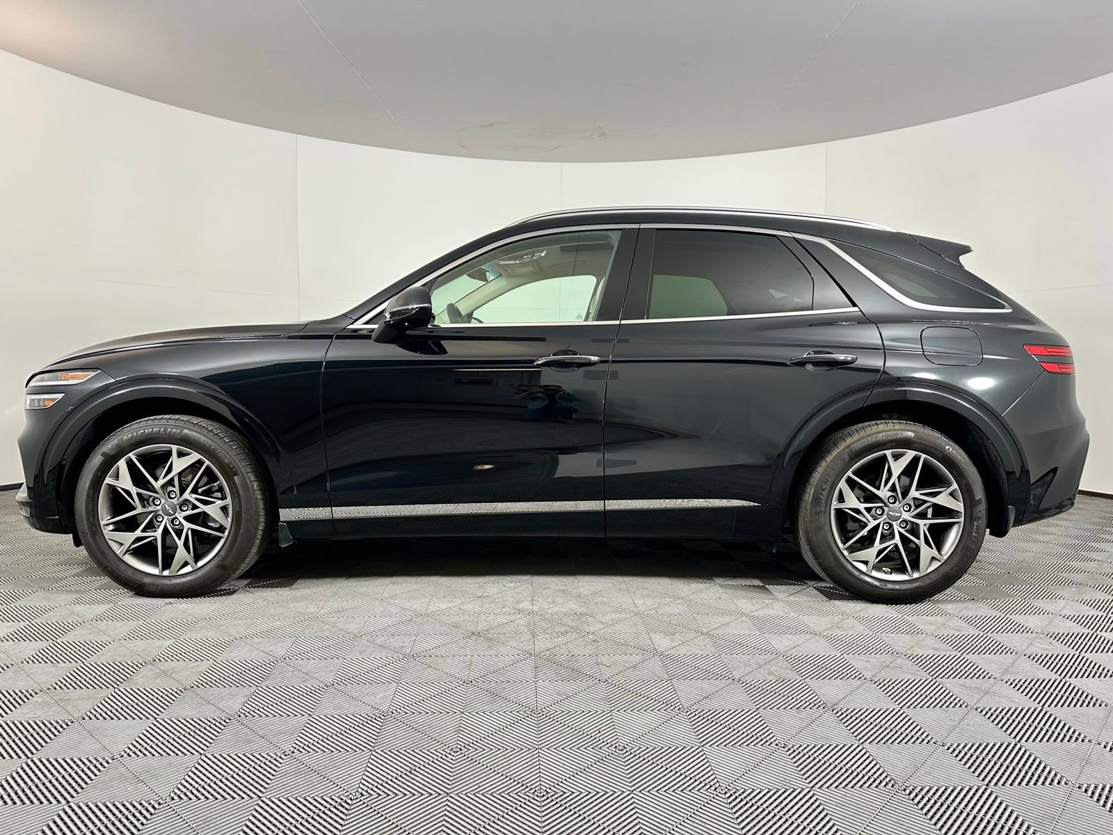 Used 2022 Genesis GV70 2.5T w/ Select Package image 18