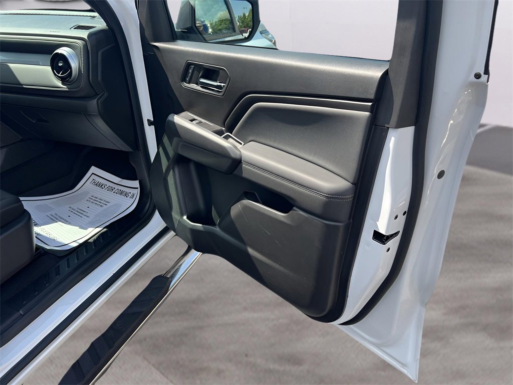 Used 2024 Chevrolet Colorado LT w/ LT Convenience Package image 30