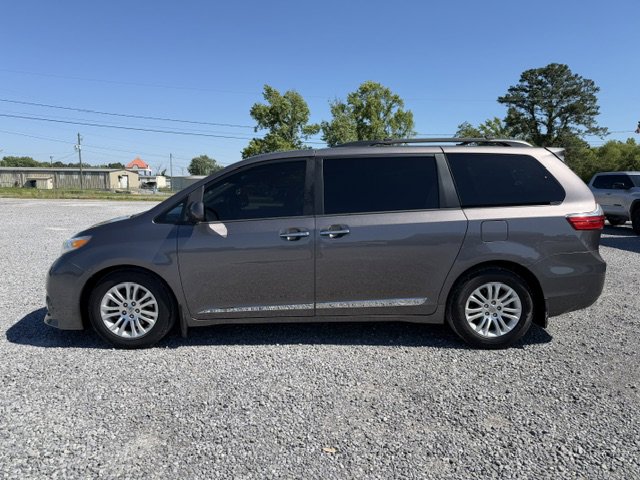 Used 2015 Toyota Sienna XLE Premium FWD image 4