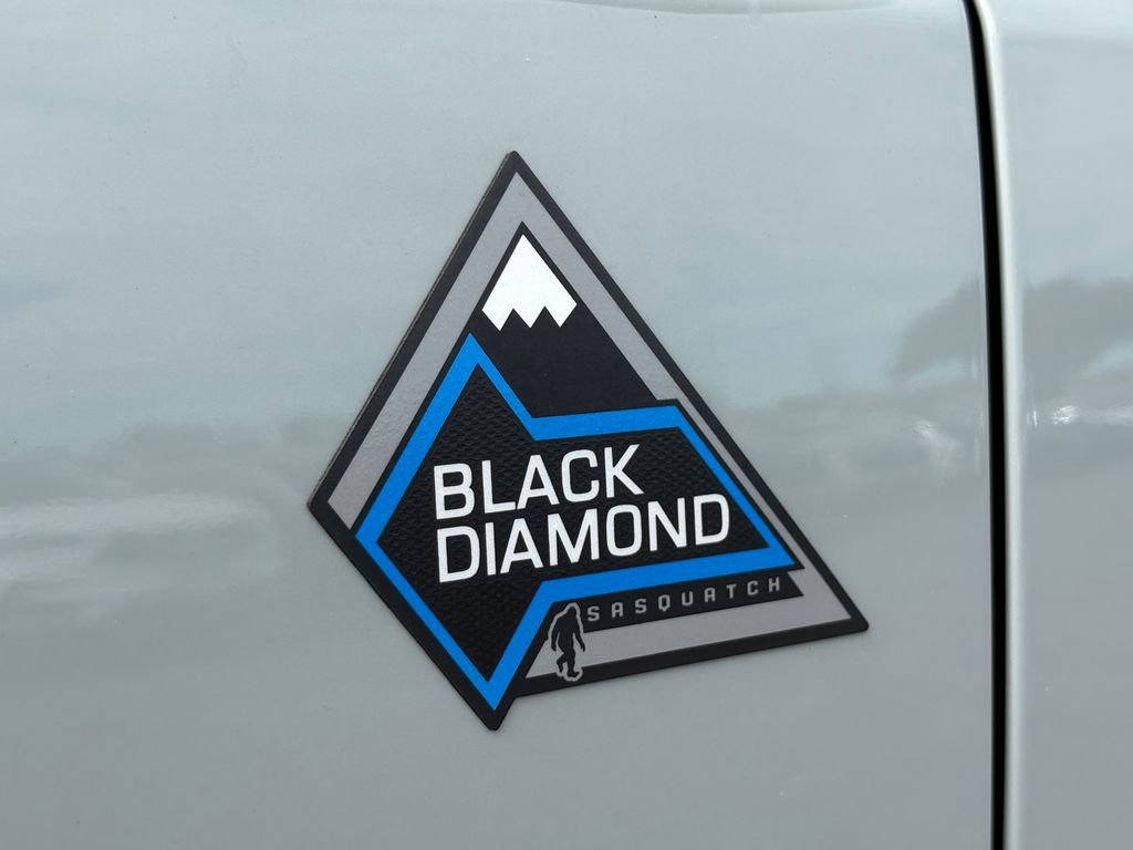 Used 2023 Ford Bronco Black Diamond w/ Sasquatch Package AWD/4WD image 12