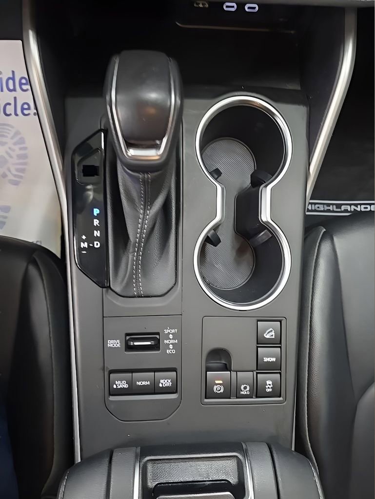 Used 2023 Toyota Highlander Limited image 23
