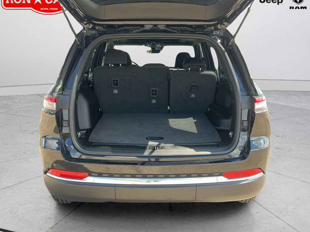 Used 2025 Jeep Grand Cherokee Laredo X RWD image 20