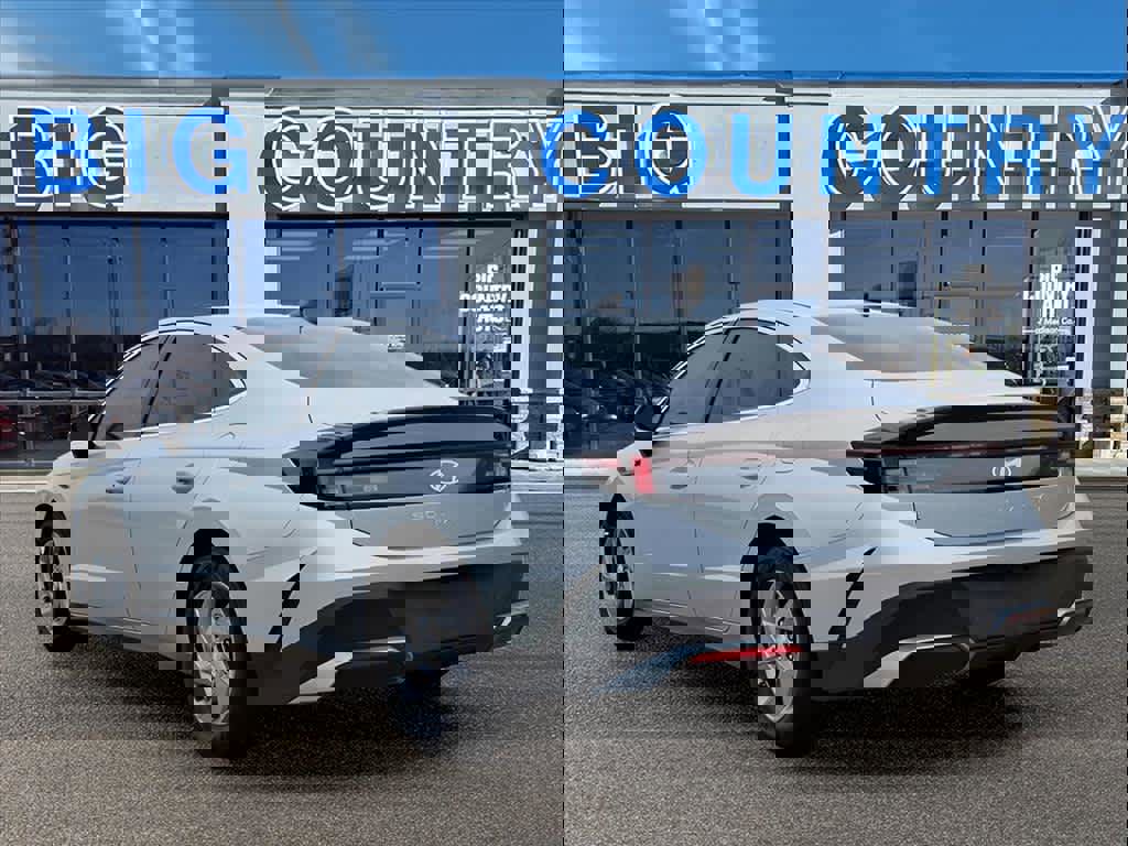 Used 2025 Hyundai Sonata SE image 3