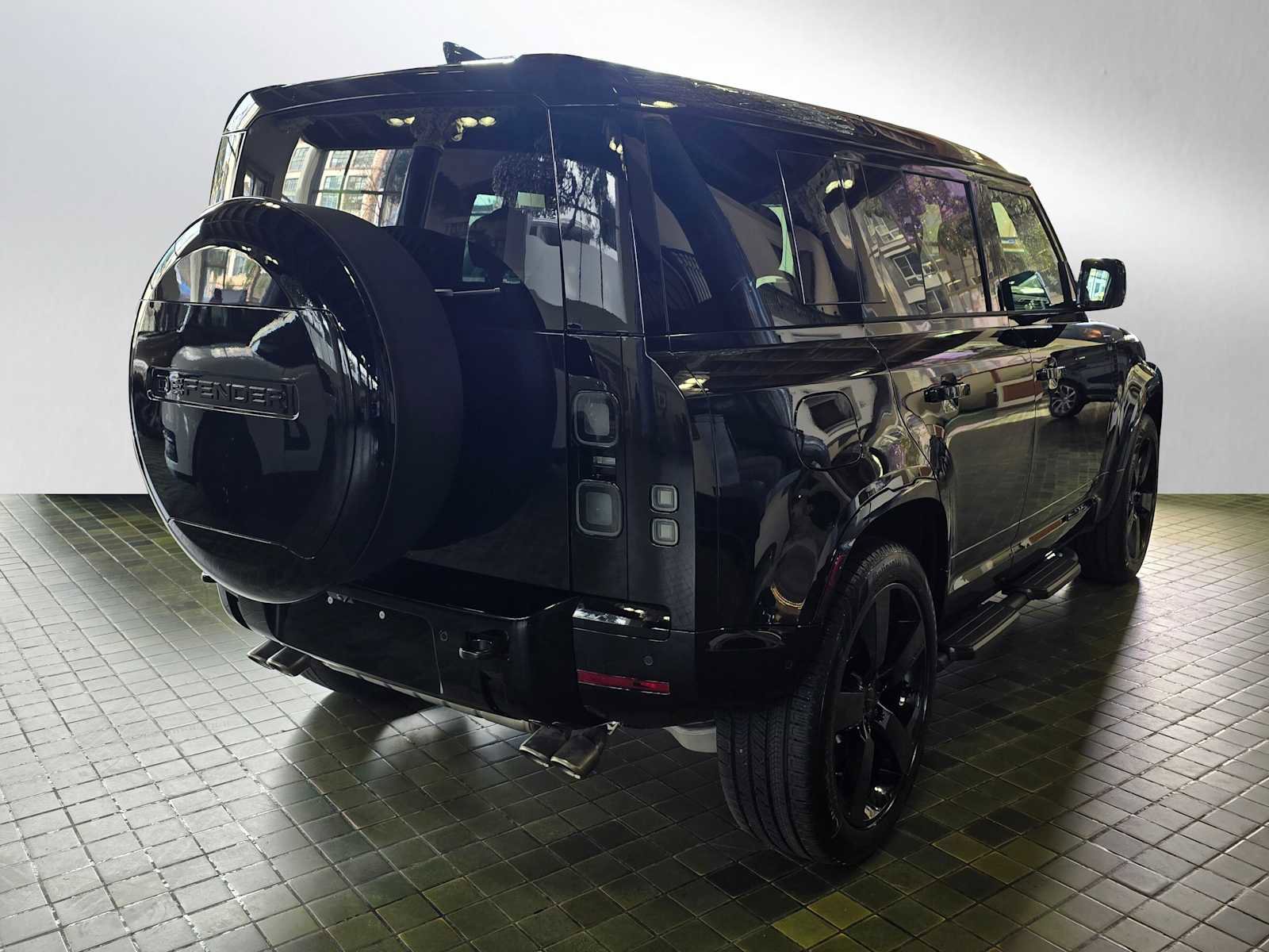New 2026 Land Rover Defender 110 V8 AWD/4WD image 5