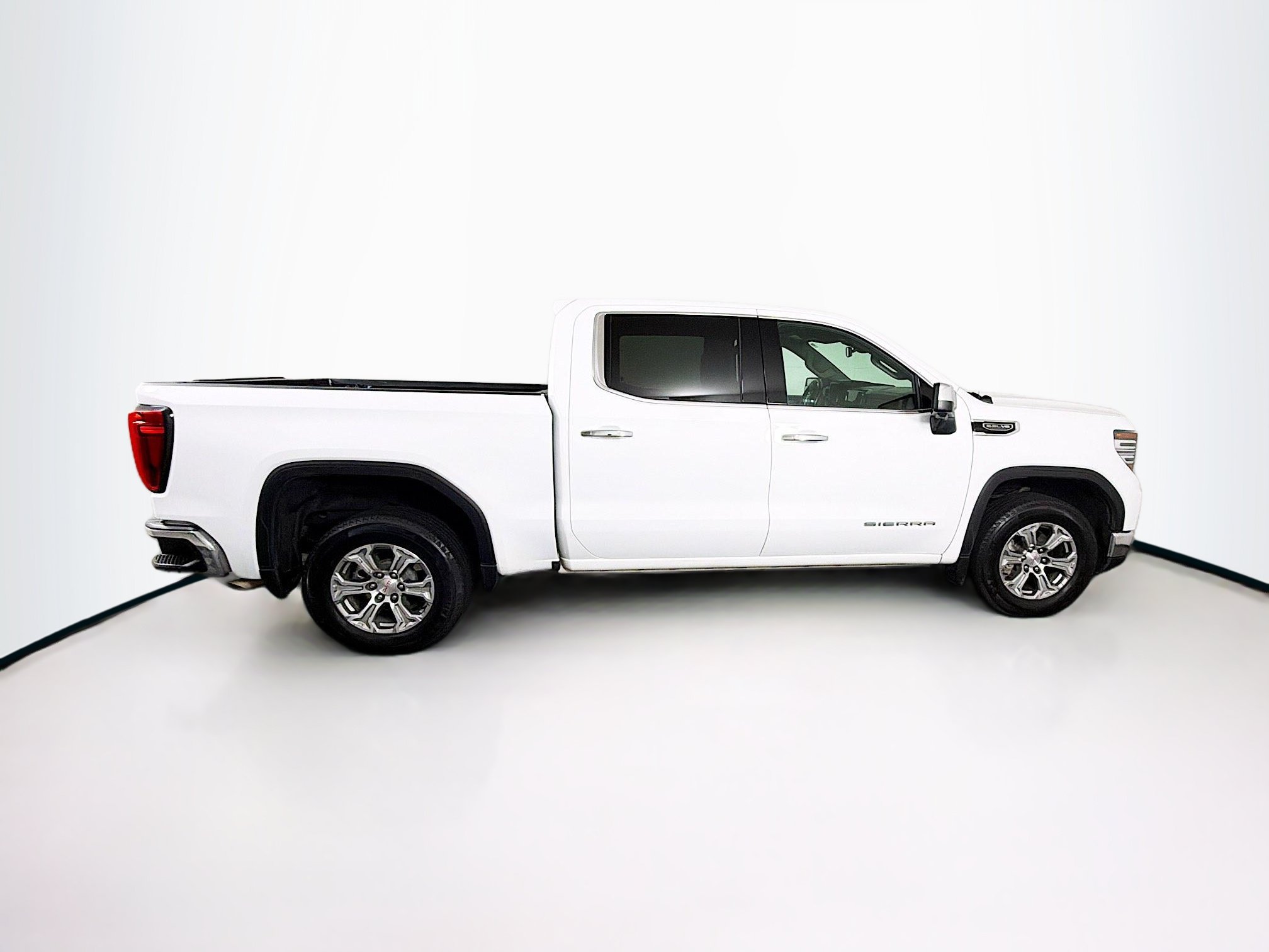 Used 2025 GMC Sierra 1500 SLT RWD image 10