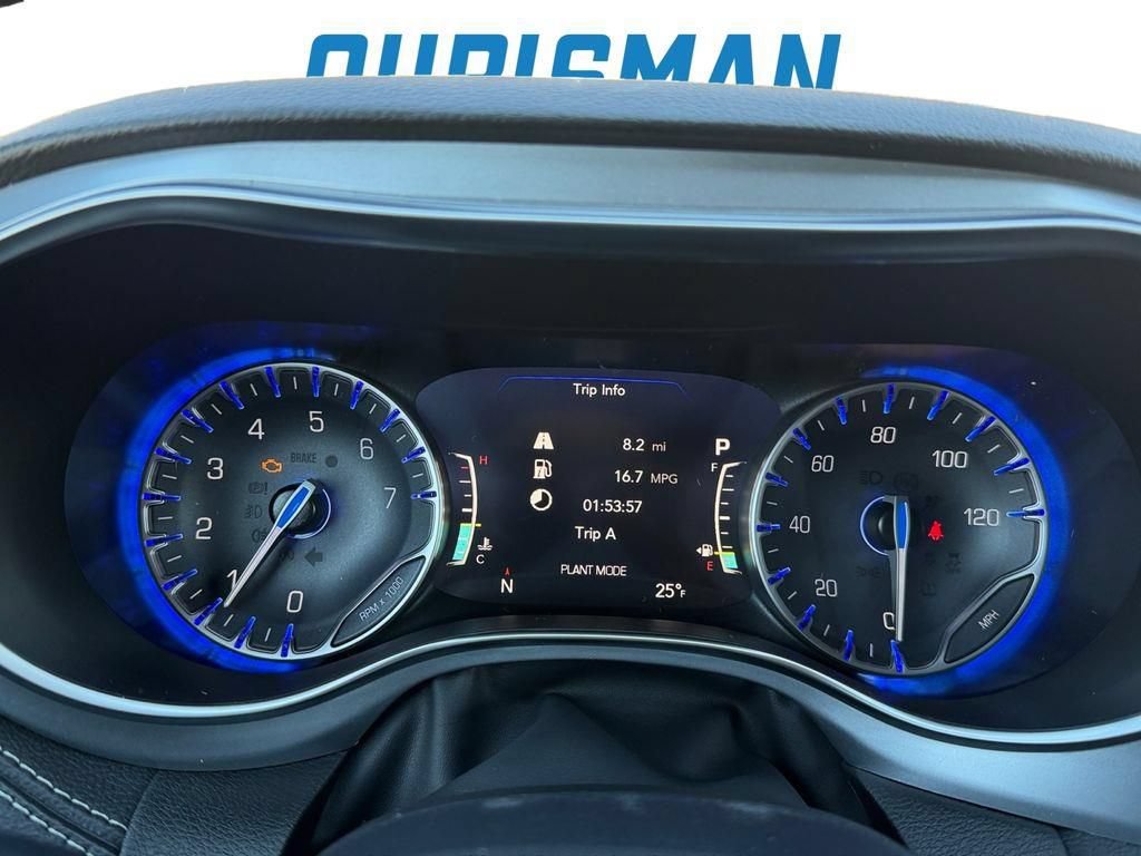 New 2026 Chrysler Pacifica Limited w/ Uconnect Theater Family Group FWD image 19