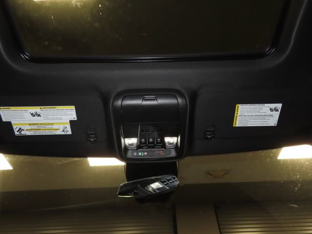 Used 2024 Cadillac XT4 Luxury w/ Cold Weather Package image 27