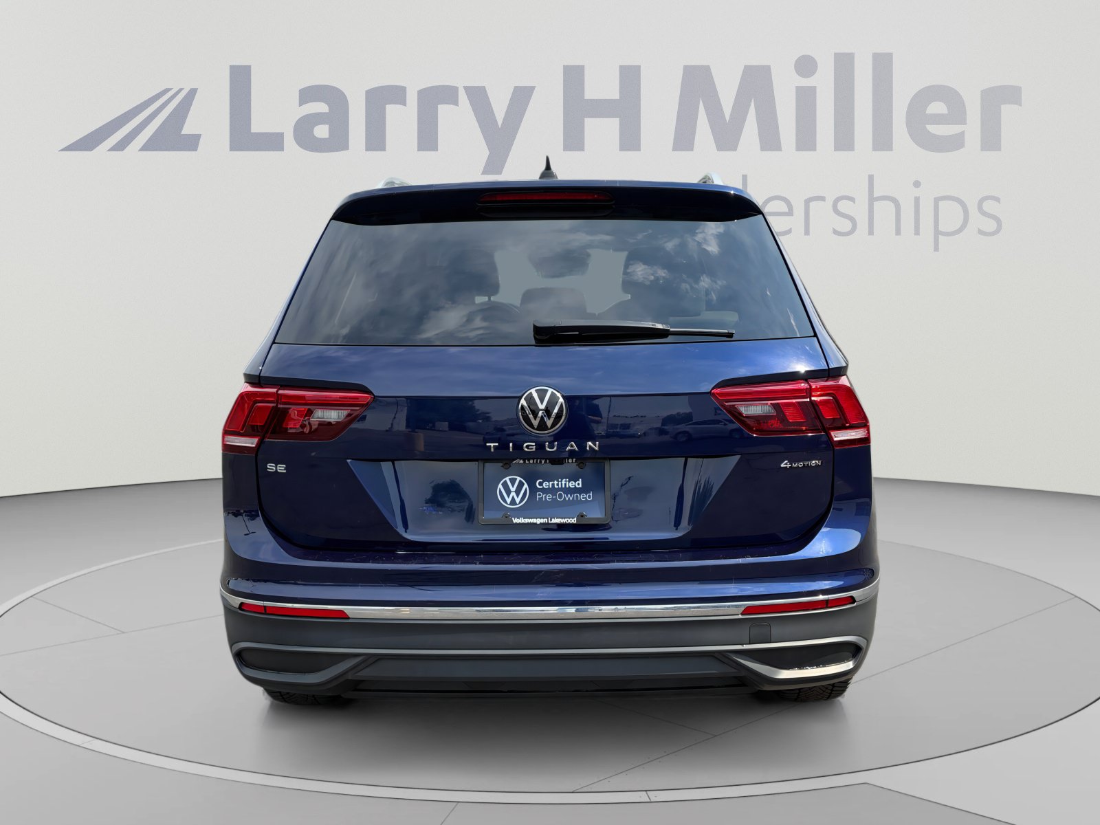Used 2024 Volkswagen Tiguan SE AWD/4WD image 4