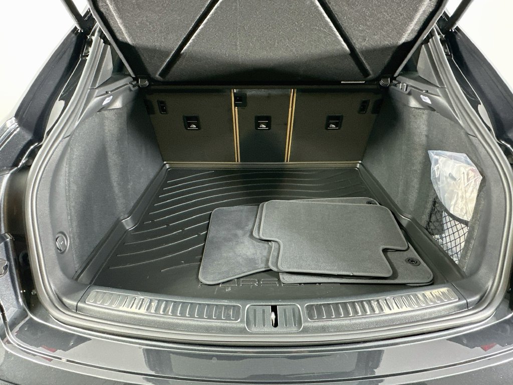 Certified 2026 Porsche Macan AWD/4WD image 28