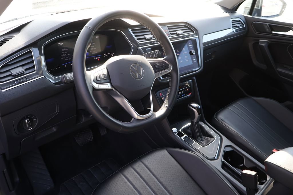 Used 2024 Volkswagen Tiguan Wolfsburg Edition image 28
