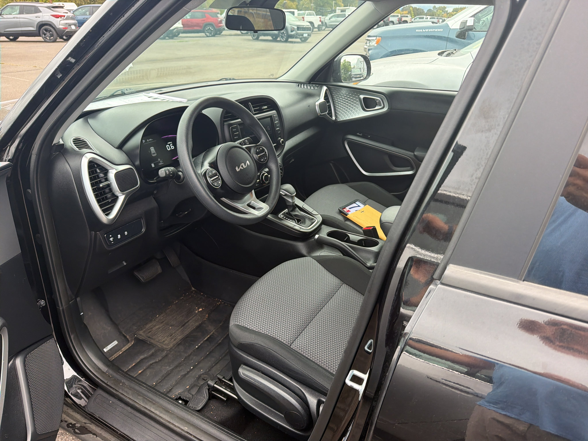 Used 2024 Kia Soul LX w/ Option Group 015 FWD image 6
