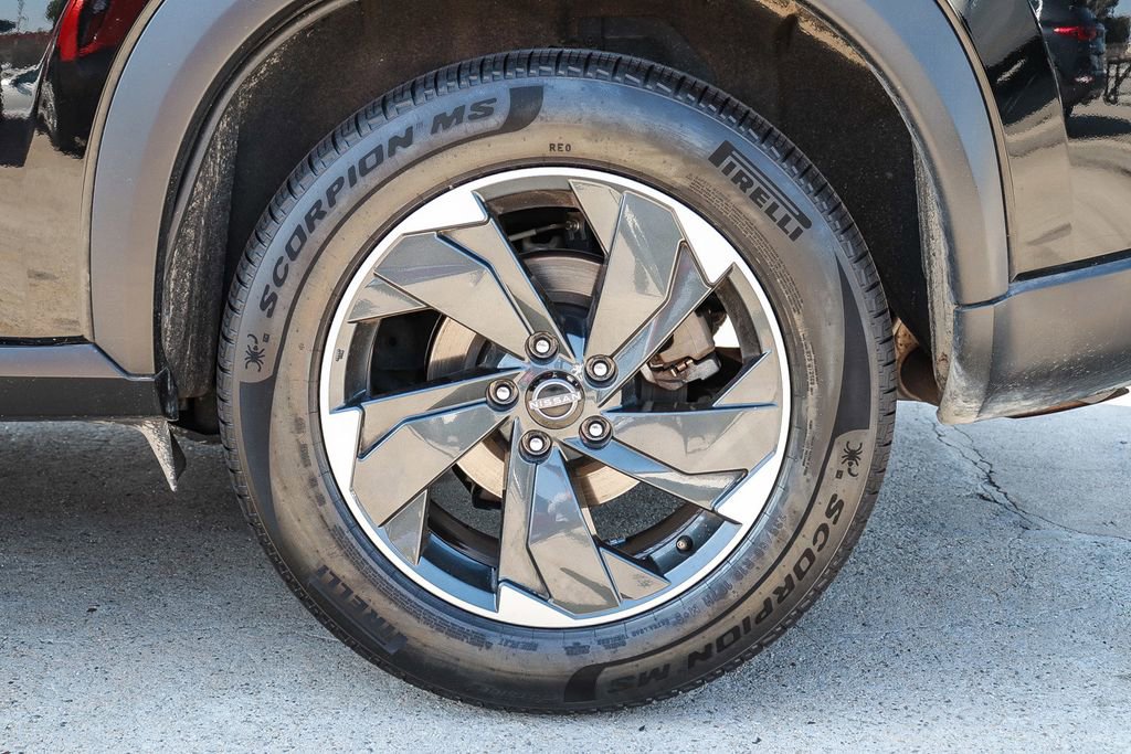 Used 2024 Nissan Rogue SV image 11