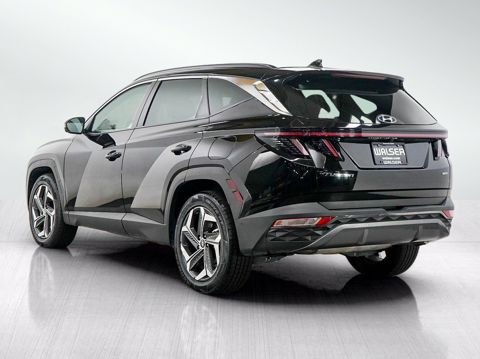 Used 2024 Hyundai Tucson Limited AWD/4WD image 3