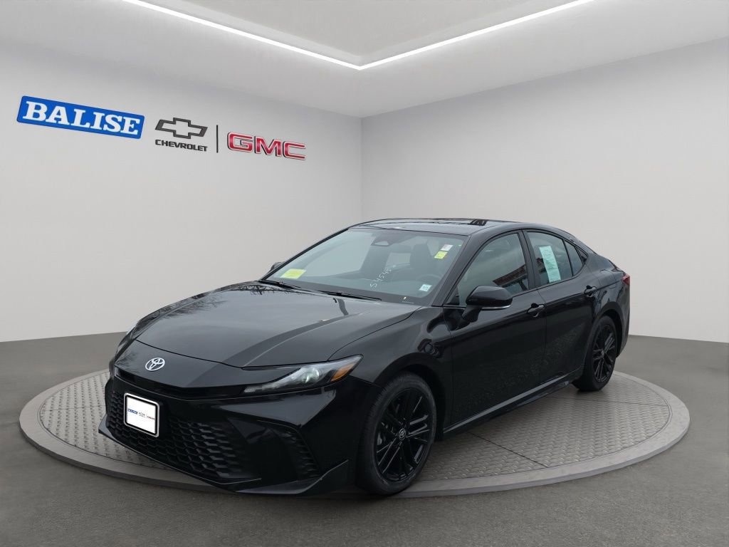 Used 2025 Toyota Camry SE image 2