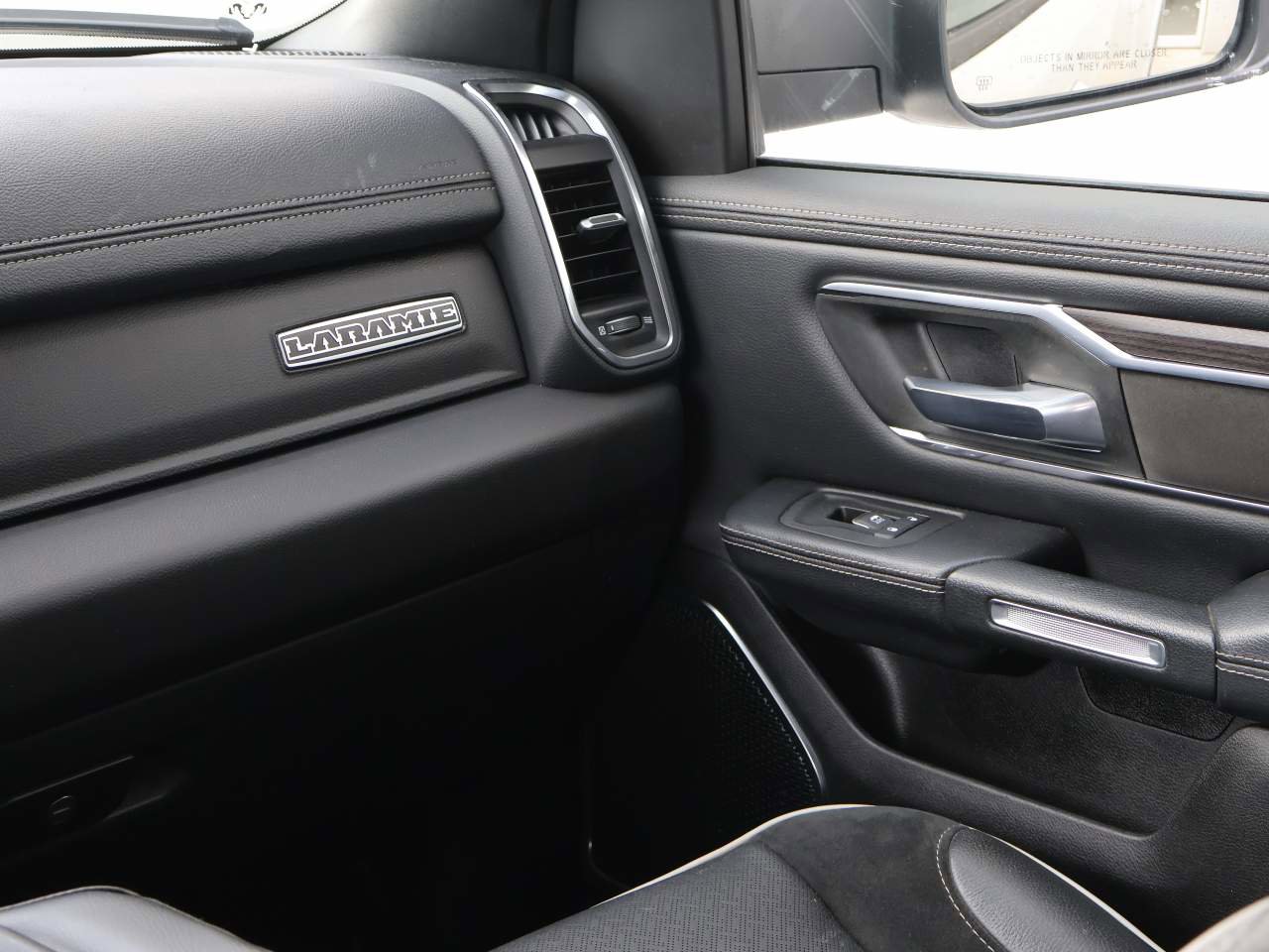 Used 2025 RAM 1500 Laramie image 16