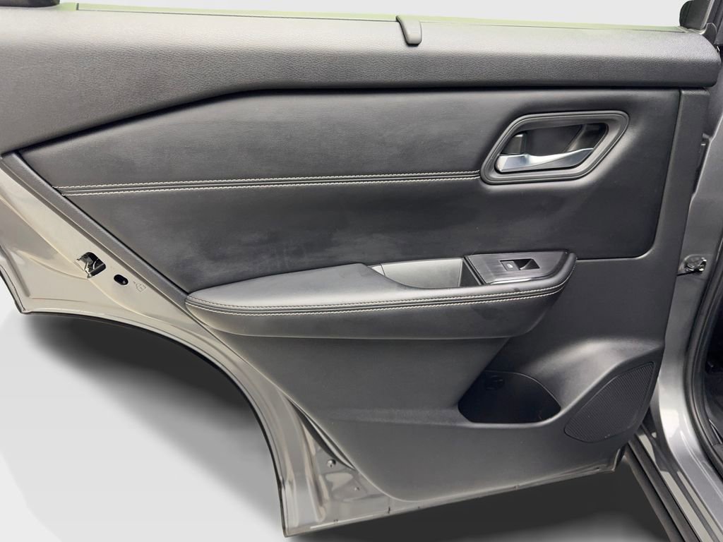 Used 2024 Nissan Rogue SV w/ SV Premium Package image 37