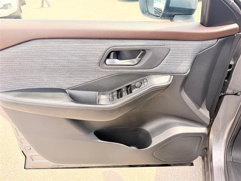 Used 2023 Nissan Rogue SV AWD/4WD image 9