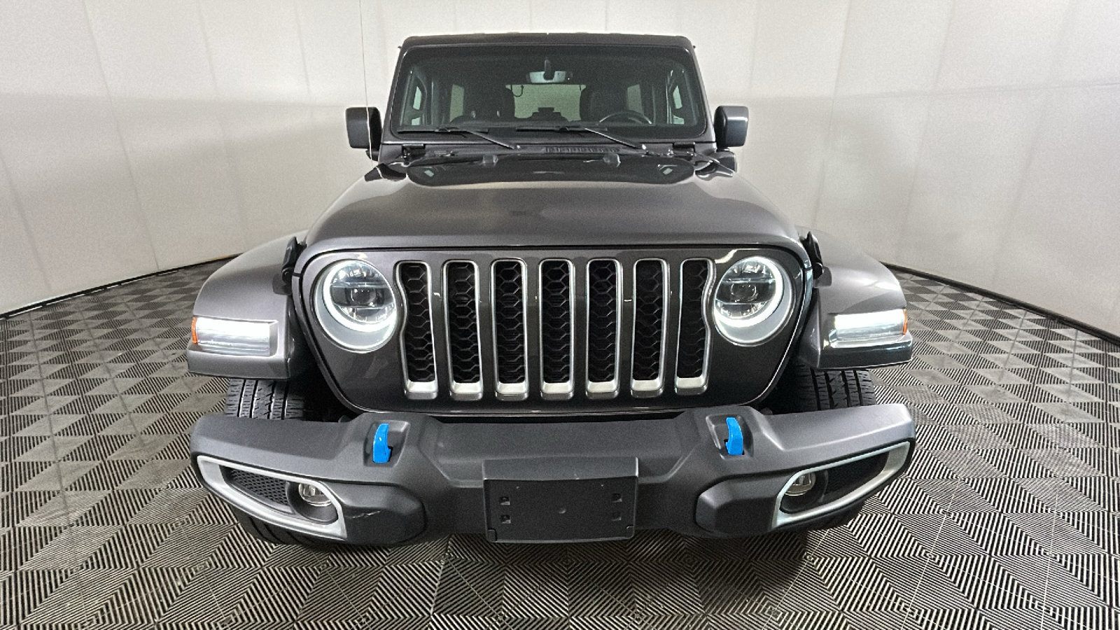 Used 2023 Jeep Wrangler Unlimited Sahara w/ Dual Top Group AWD/4WD image 9