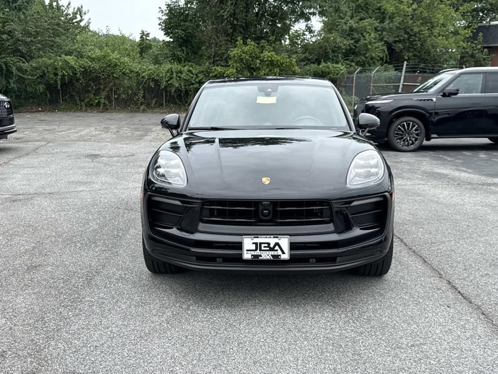 Used 2025 Porsche Macan AWD/4WD image 22