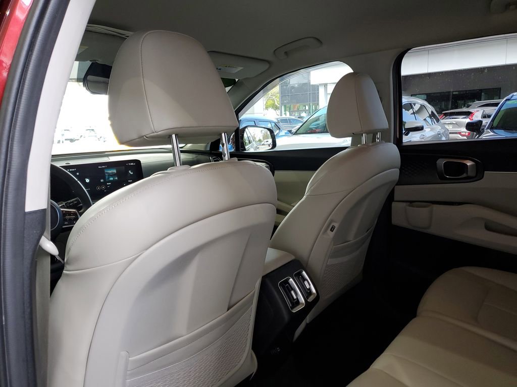 Certified 2025 Kia Sorento S image 13