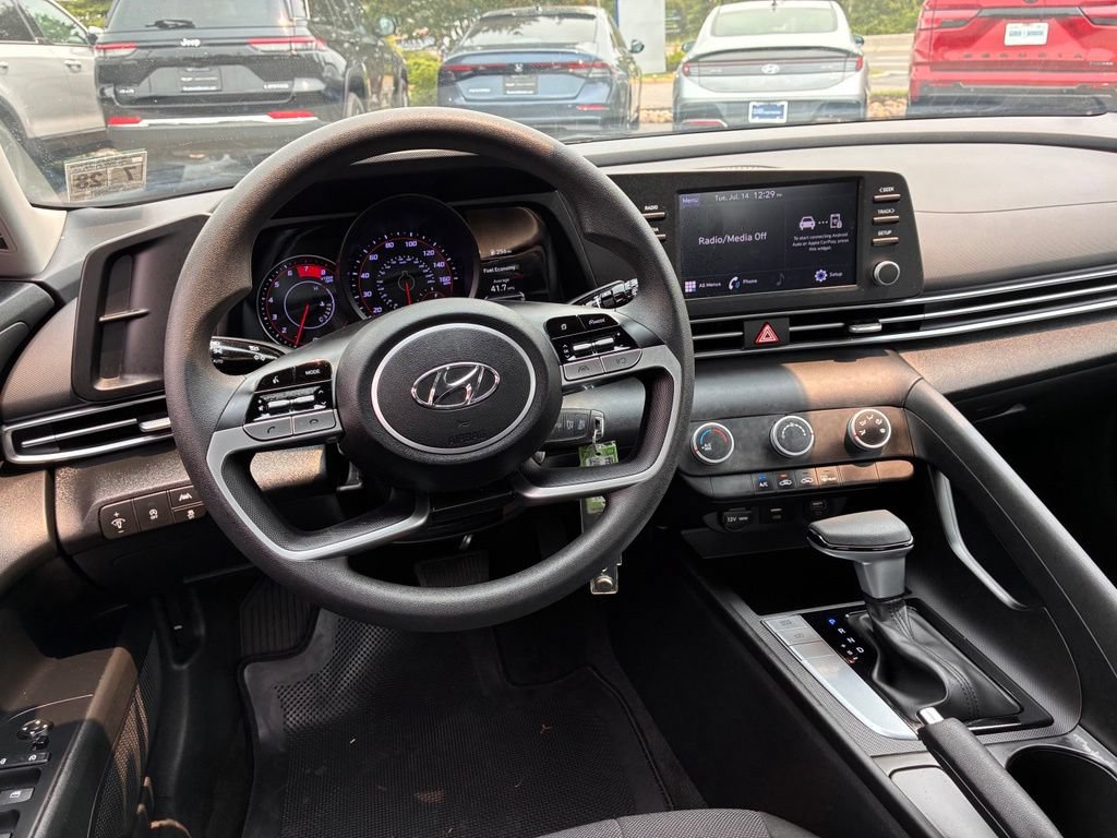 Used 2023 Hyundai Elantra SE FWD image 22
