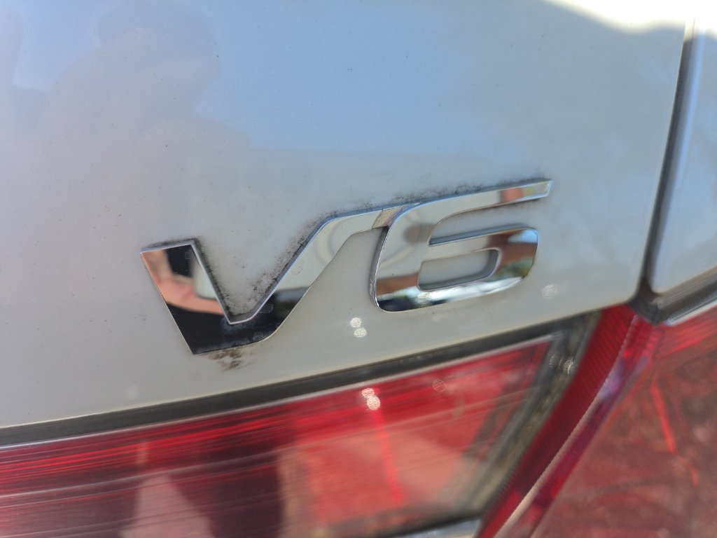 Used 2011 Honda Accord EX-L image 6