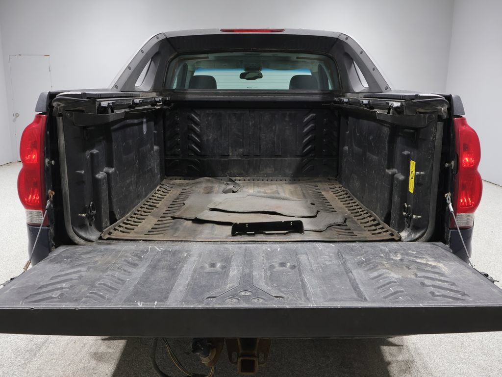 Used 2004 Chevrolet Avalanche 4x4 w/ Preferred Equipment Group image 17